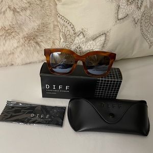 DIFF EYEWEAR CARSON XS in Andes Tortoise